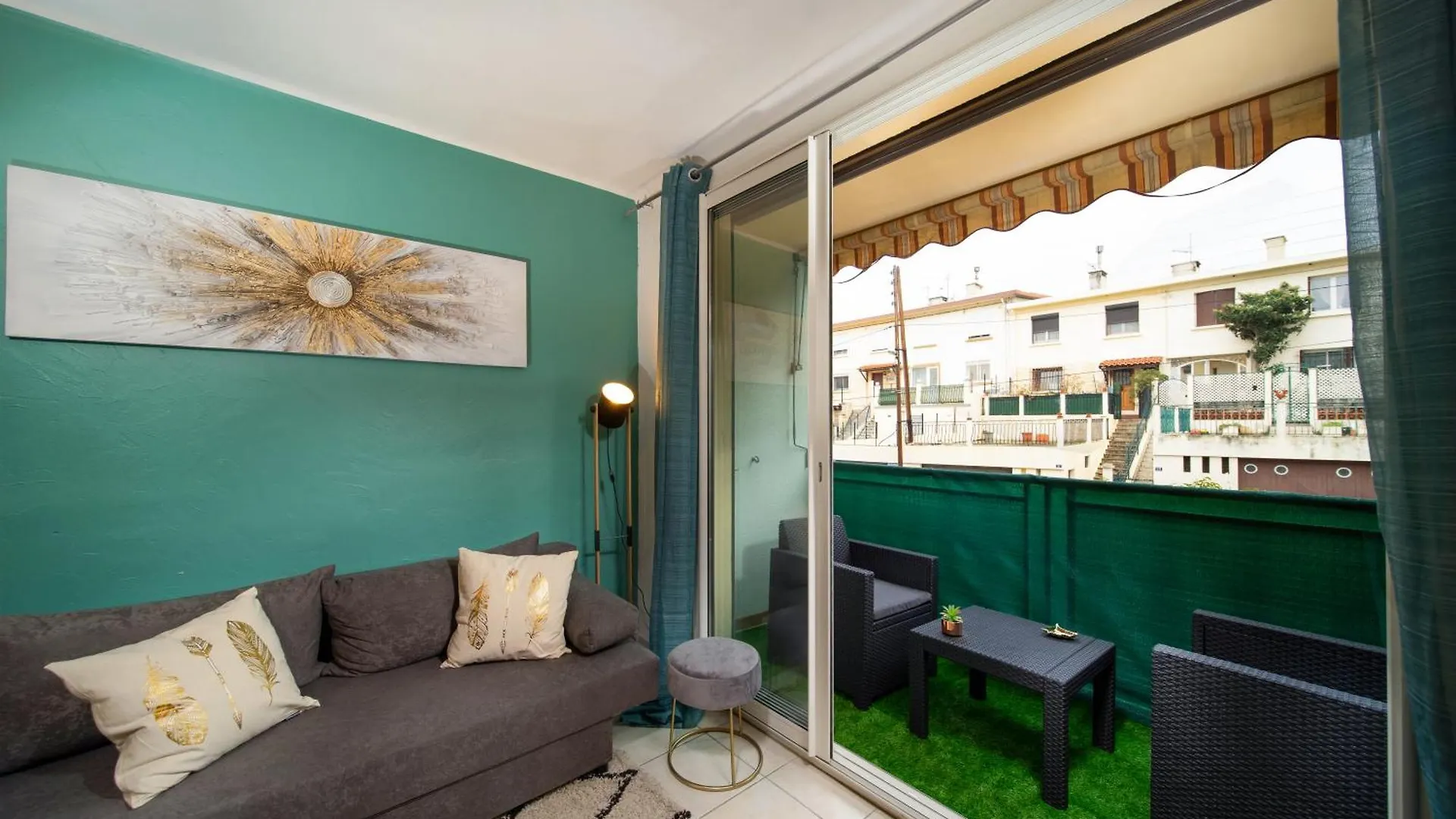 Appartement Tout Equipe 6 A 8 Couchages Avec Terrasse Et Parking マルセイユ アパート