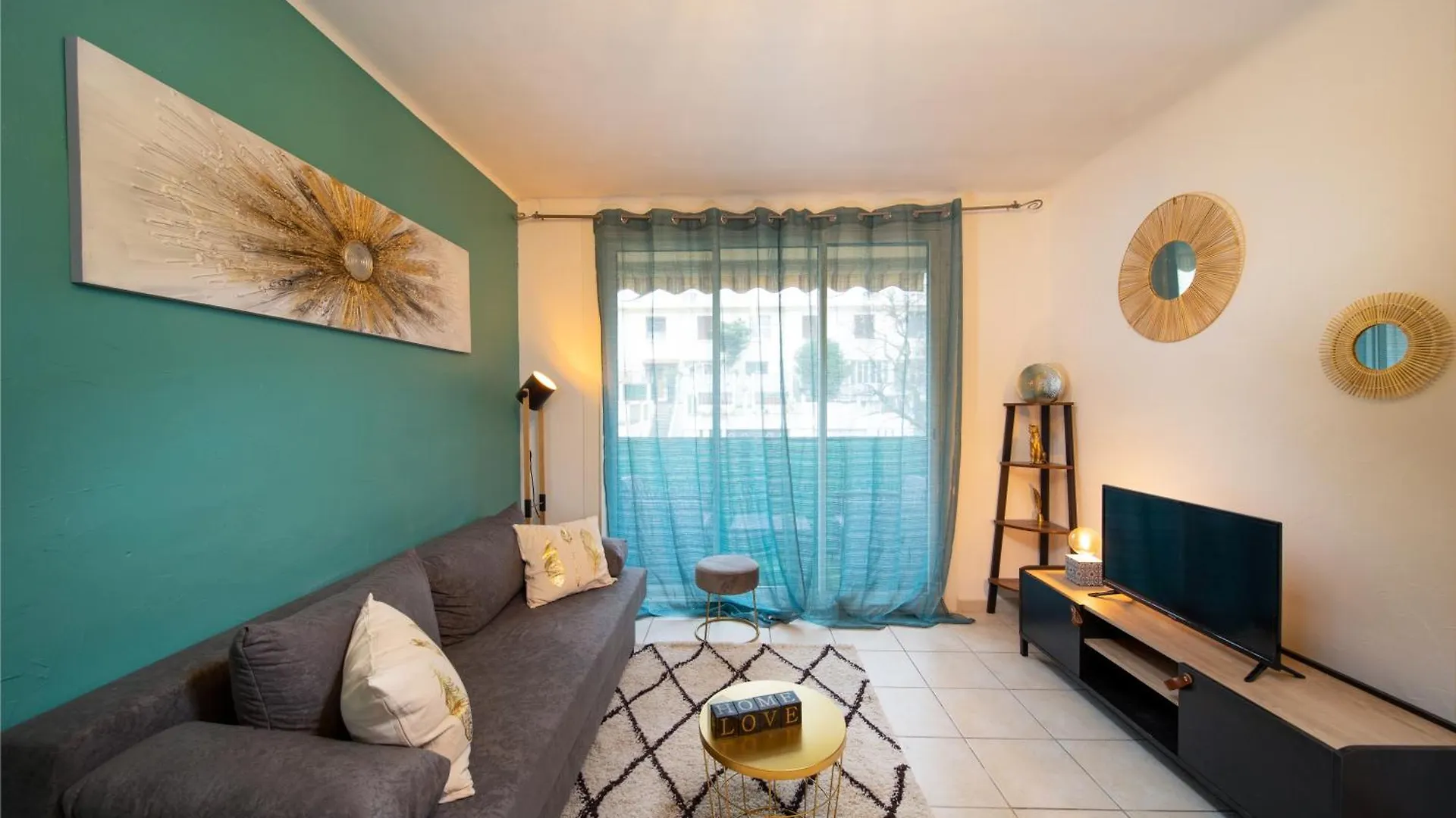 Appartement Tout Equipe 6 A 8 Couchages Avec Terrasse Et Parking マルセイユ